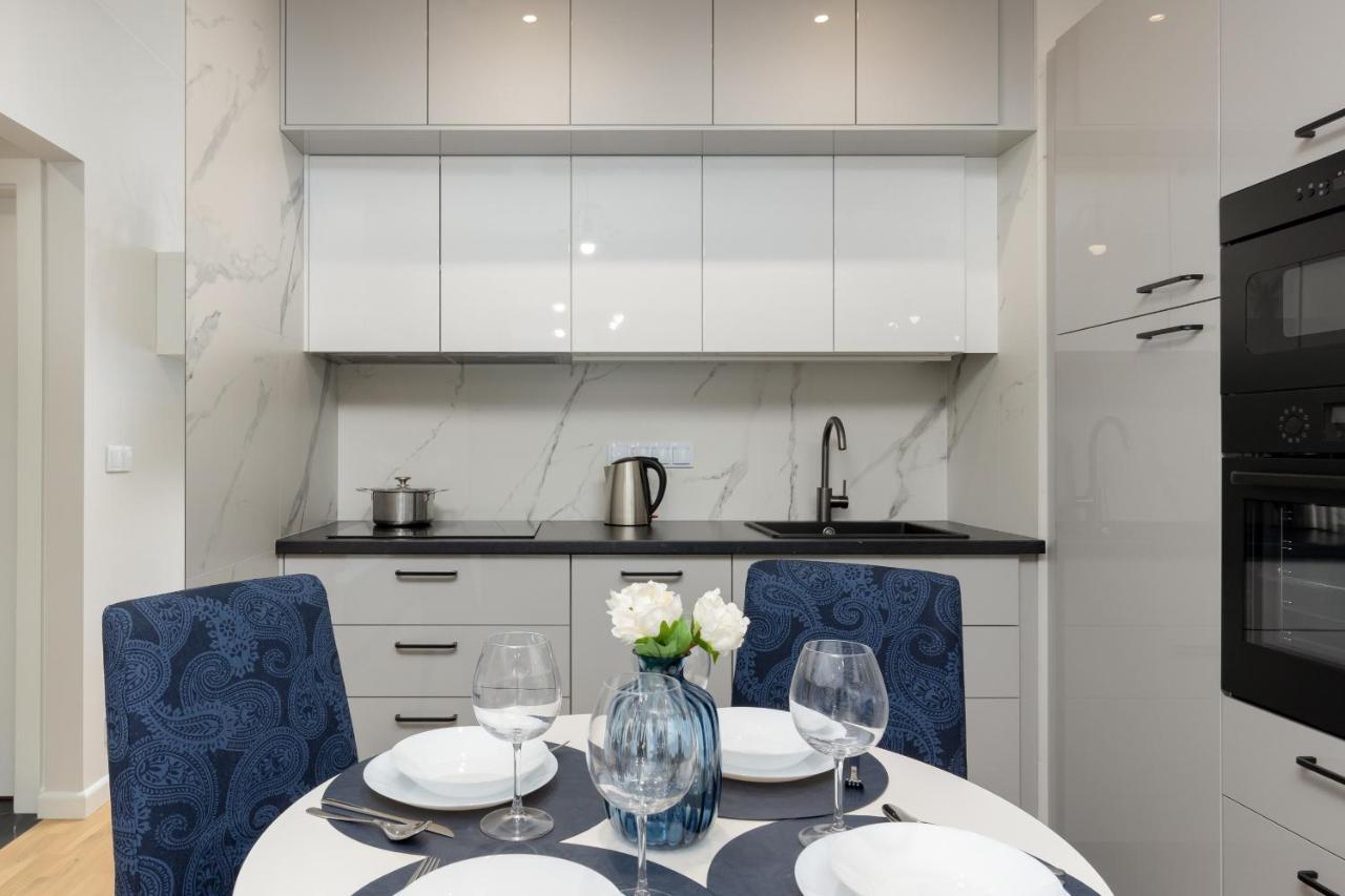 Arkadia Wola Apartment With Parking By Noclegi Renters Varsavia Esterno foto