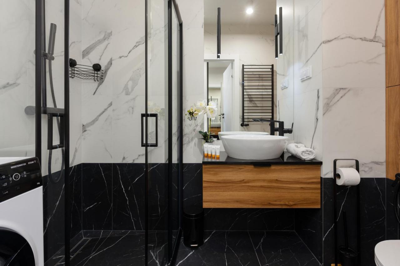 Arkadia Wola Apartment With Parking By Noclegi Renters Varsavia Esterno foto