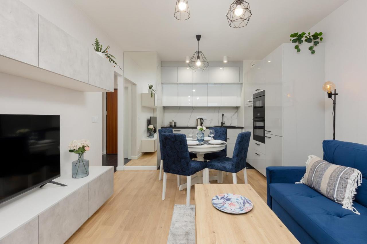Arkadia Wola Apartment With Parking By Noclegi Renters Varsavia Esterno foto