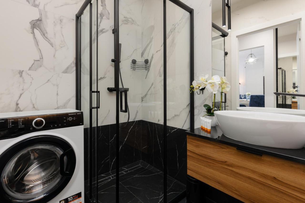 Arkadia Wola Apartment With Parking By Noclegi Renters Varsavia Esterno foto